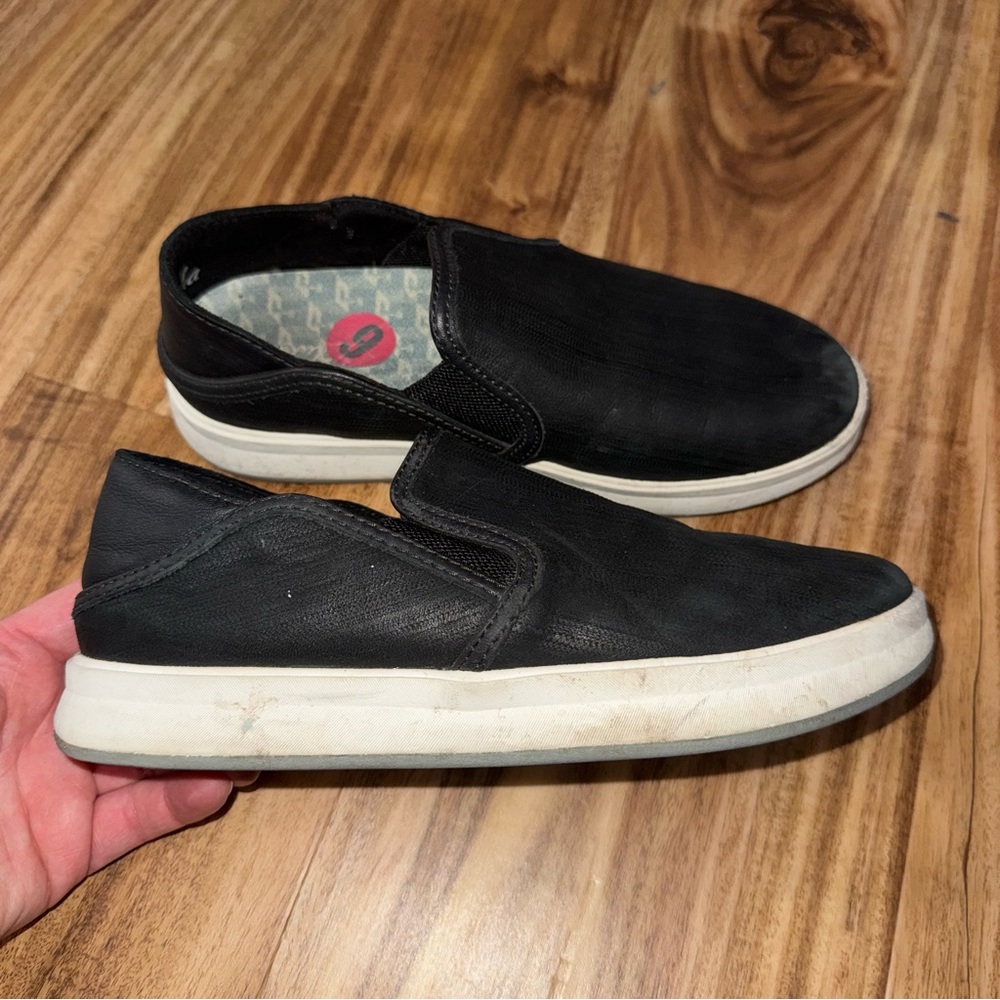 Olukai Women’s Black Leather Slip-On Casual Sneakers size 6.5